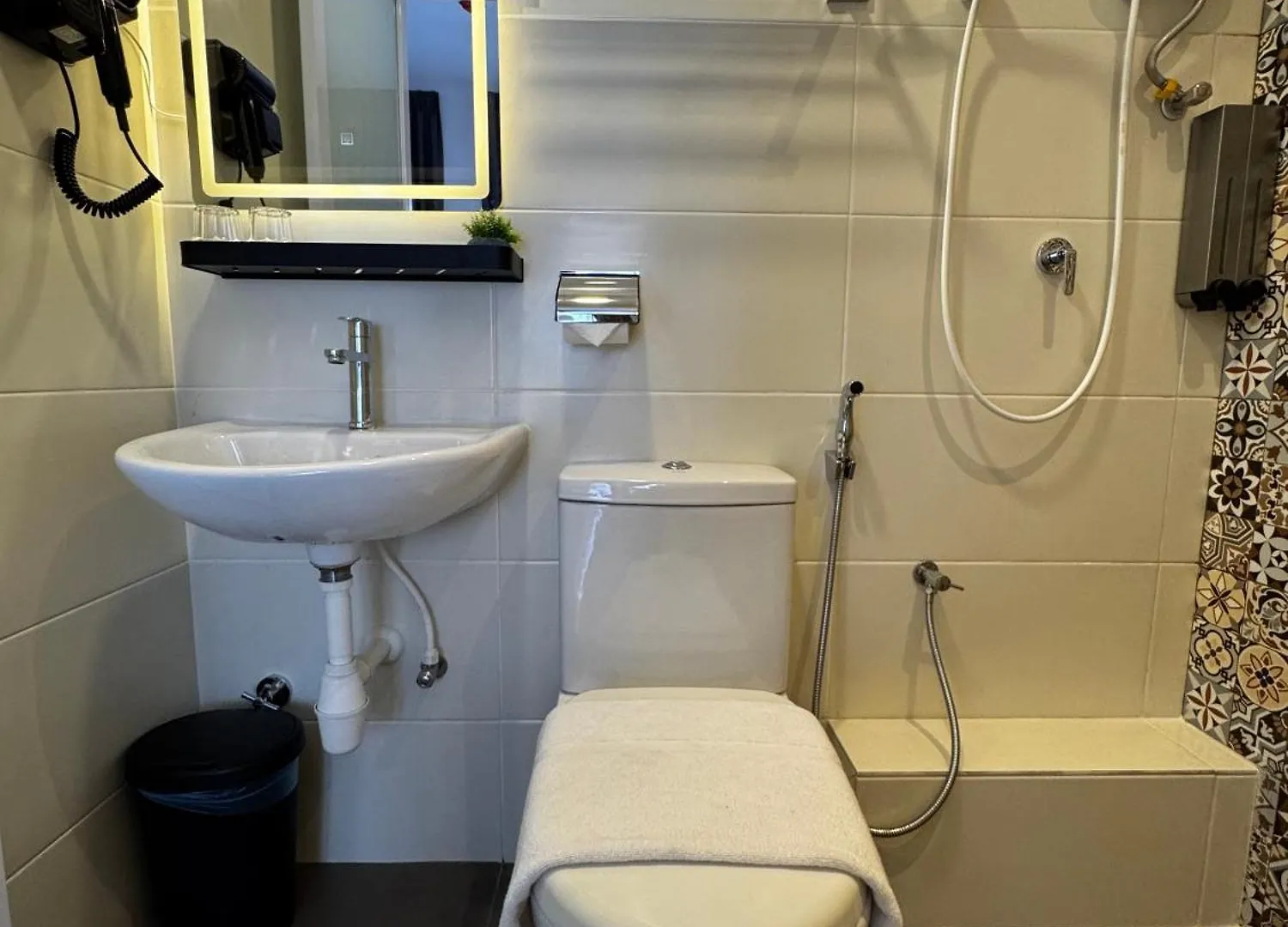 Maca Hotel By Sky Hive George Town 0*,  Malaysia